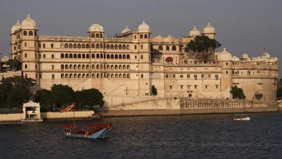 Ahmedabad Udaipur cab service on Royal Rajasthan palace route