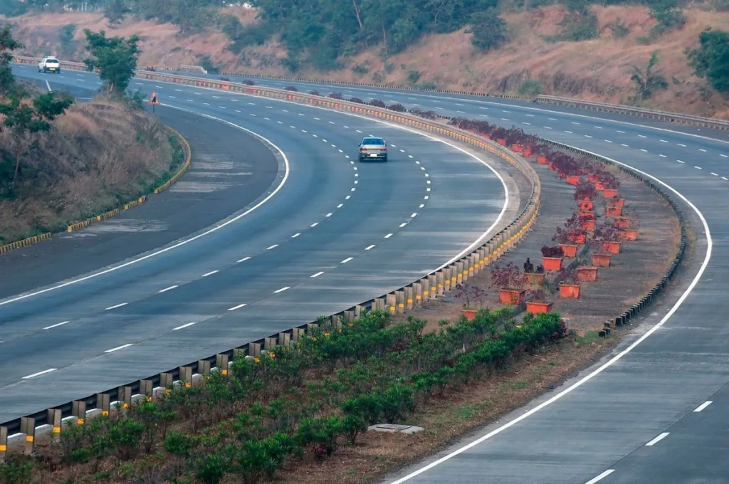National Highway 44 scenic stretch connecting major Indian cities for long-distance travel