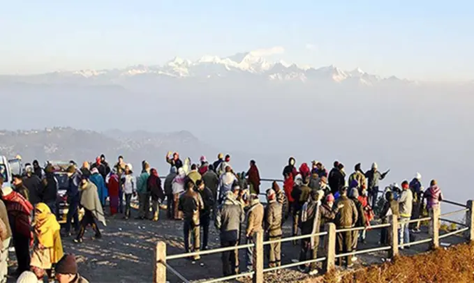 Kolkata to Darjeeling cab driving through Himalayan tea gardens