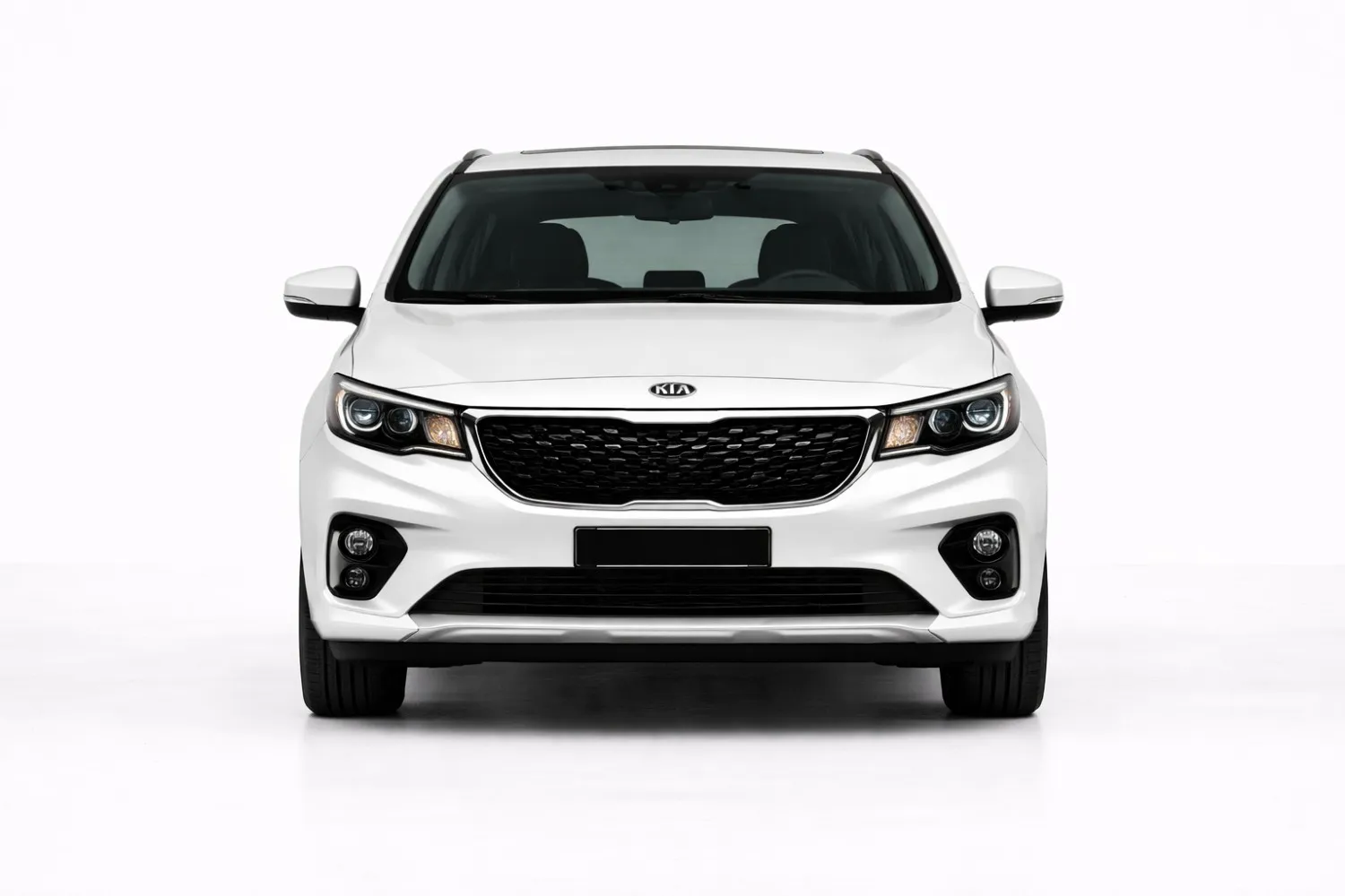 Kia Carnival front view showing bold grille, LED headlights, and luxury MPV stance