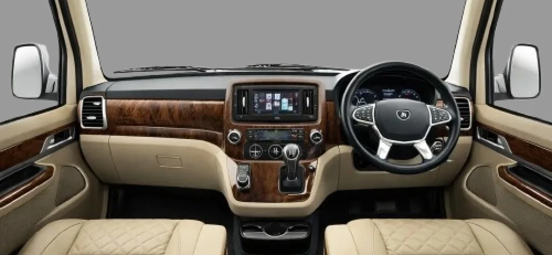 TravellerMaharajaPremium_Inside